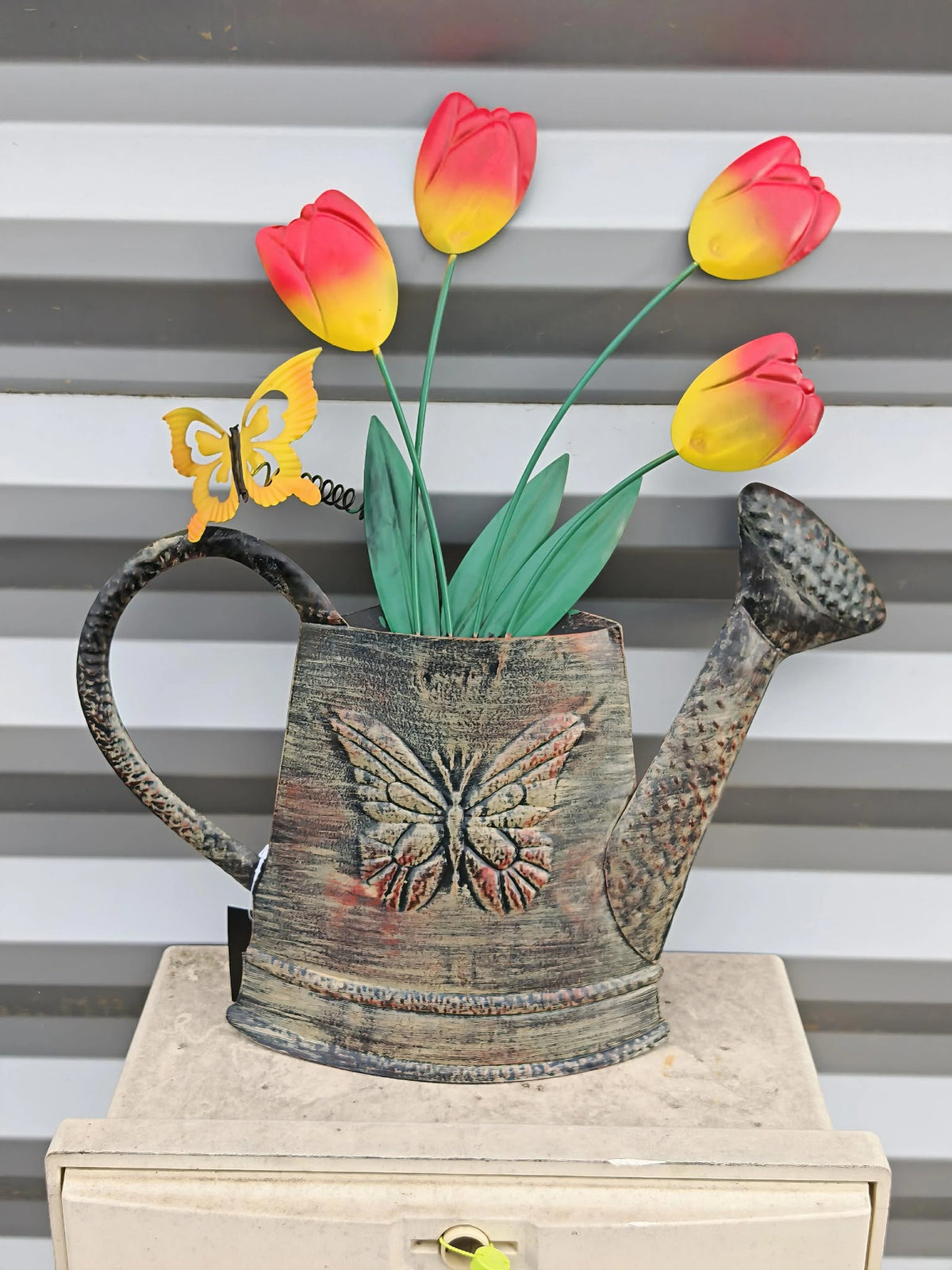 Décoration Murale Arrosoir "Tulipes et Papillon" — Hauteur 45 cm